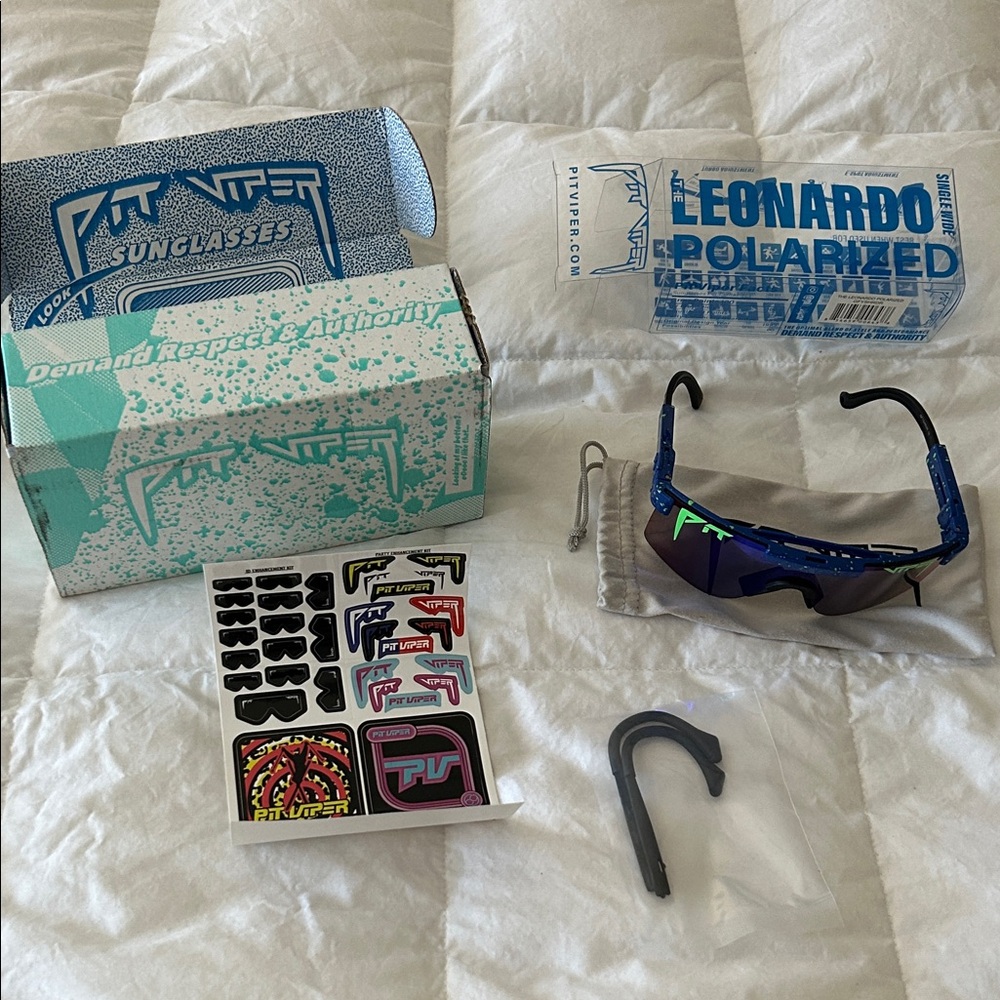 Pit Viper Leonardo Polarized Sunglasses - Blue and green